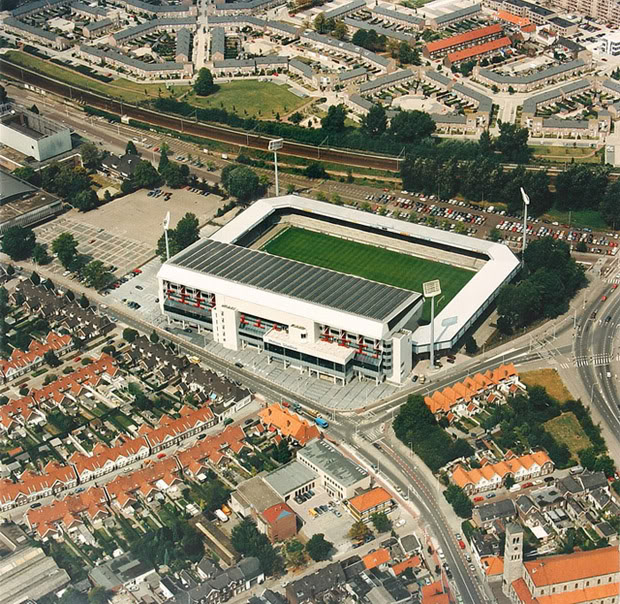 Philips Stadion in 1988 - via eindhoveninbeeld.com